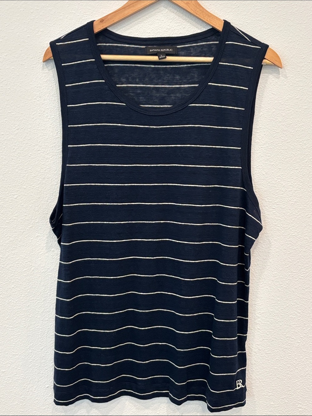Banana Republic Women’s 100% Linen Navy and White Striped Tank Size L
